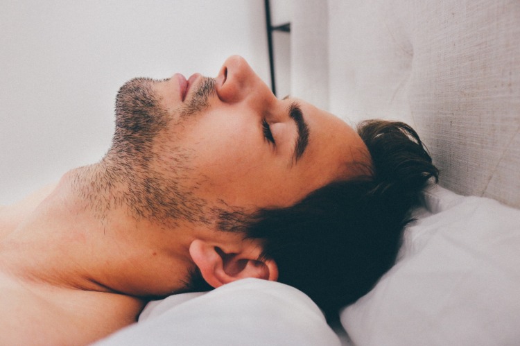 in 60 sekunden einschlafen schlaftechniken progessive muskelentspannung nacken