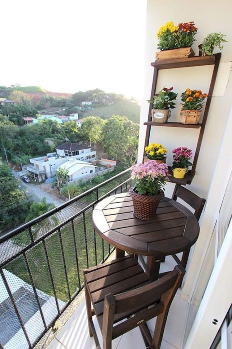 kleinen Schmalen Balkon gestalten Holzmöbel Terrasse Trends