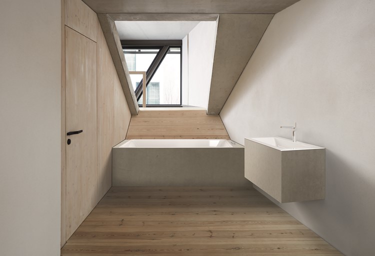minimalistisches Bad kombiniert Betonoptik und Holz