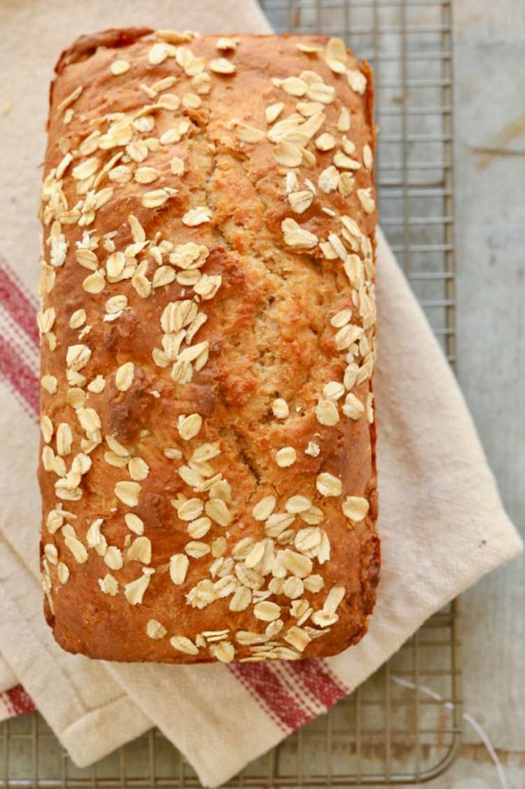 Baking recipe for a delicious and simple yoghurt bread