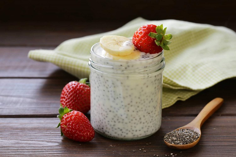 Chia Pudding mit Beeren gesunde Snacks zum Abnehmen was abends essen