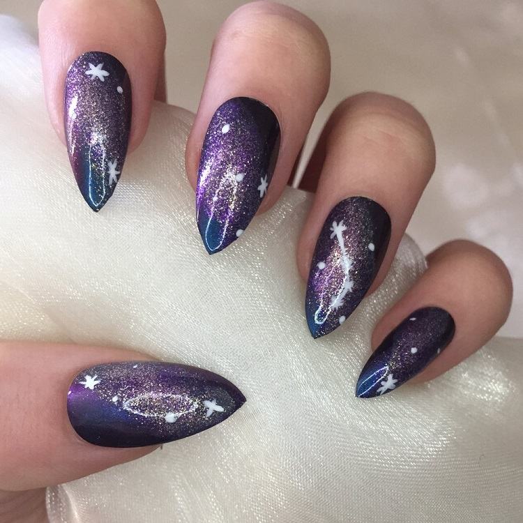 Constellation Nails Trend Lila Nagellack Nageltrends