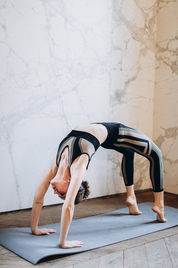 Die Brücke Pose von Yoga während Periode vermeiden