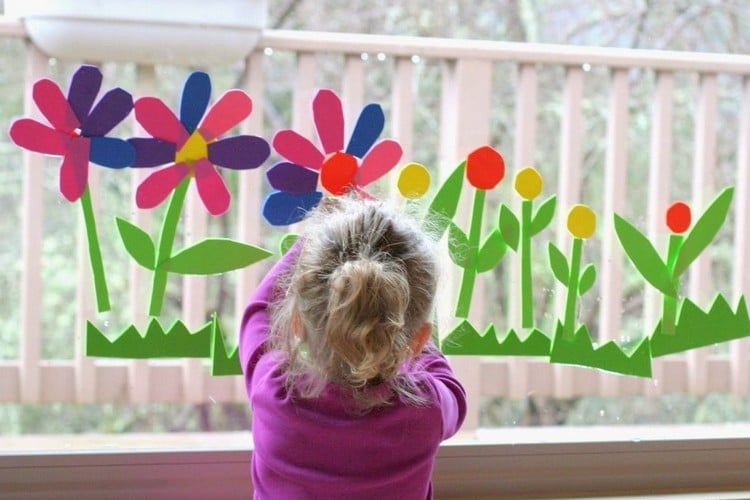 Fensterbilder basteln mit Kindern für Frühling Blumen aus Kontaktpapier