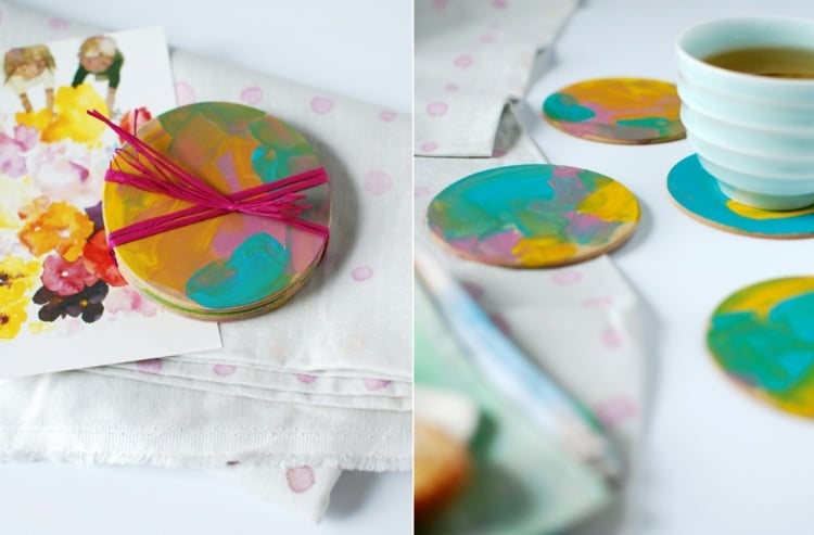 Geschenkidee von Kleinkindern selbstgemacht - Untersetzer mit Acrylfarben bemalt zum Muttertag