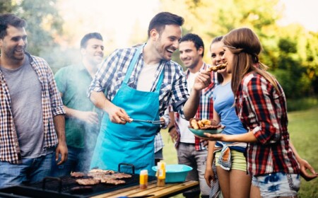 Grill kaufen Tipss Gasgrill Holzkohle-Grill Vergleich