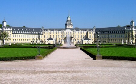 Karlsruhe Schloss Urlaub in Deutschland schönste Städte