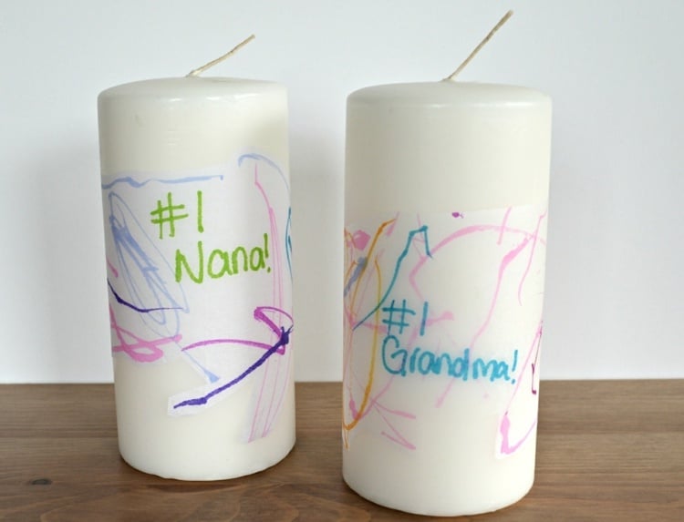 Kerze als Geschenk für Oma basteln mit selbstgemalten Bild der Kinder