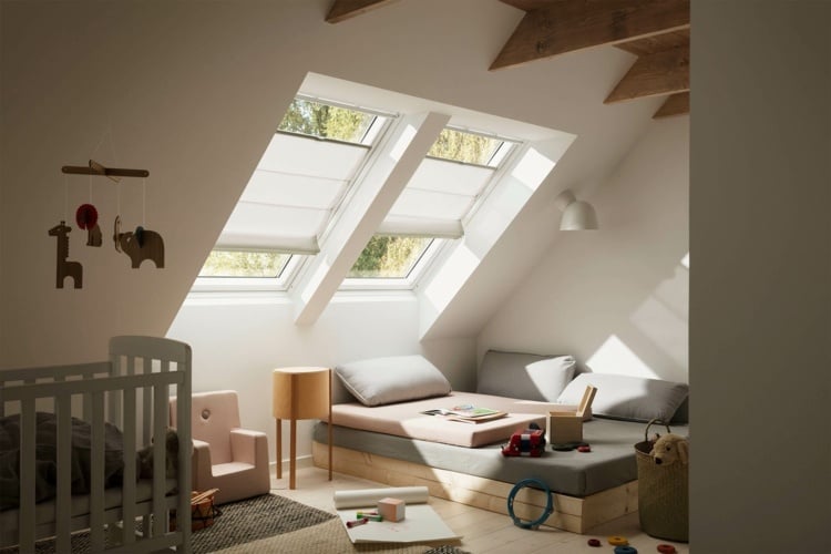 Children's room with sloping ceilings and a large bed in an alcove