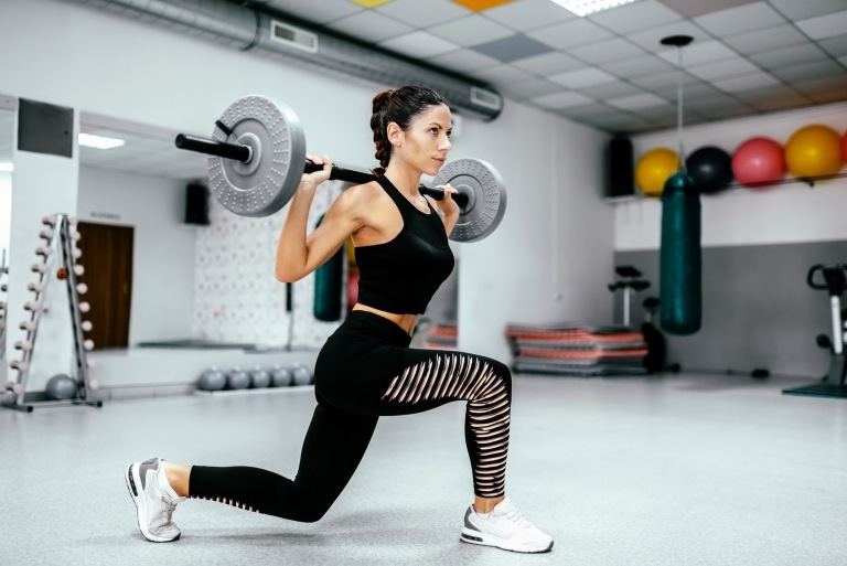 Kniebeuge Varianten mit Gewichten Oberschenkelinnenseite trainieren