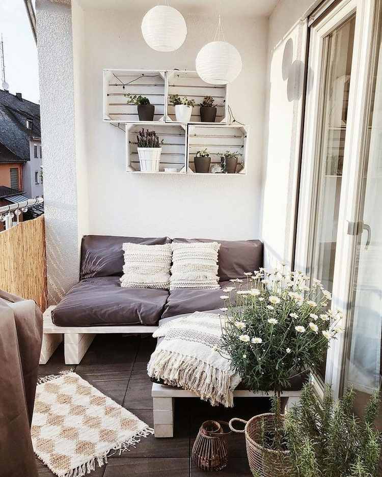 Liege für kleinen Balkon Sofa aus Paletten selber bauen