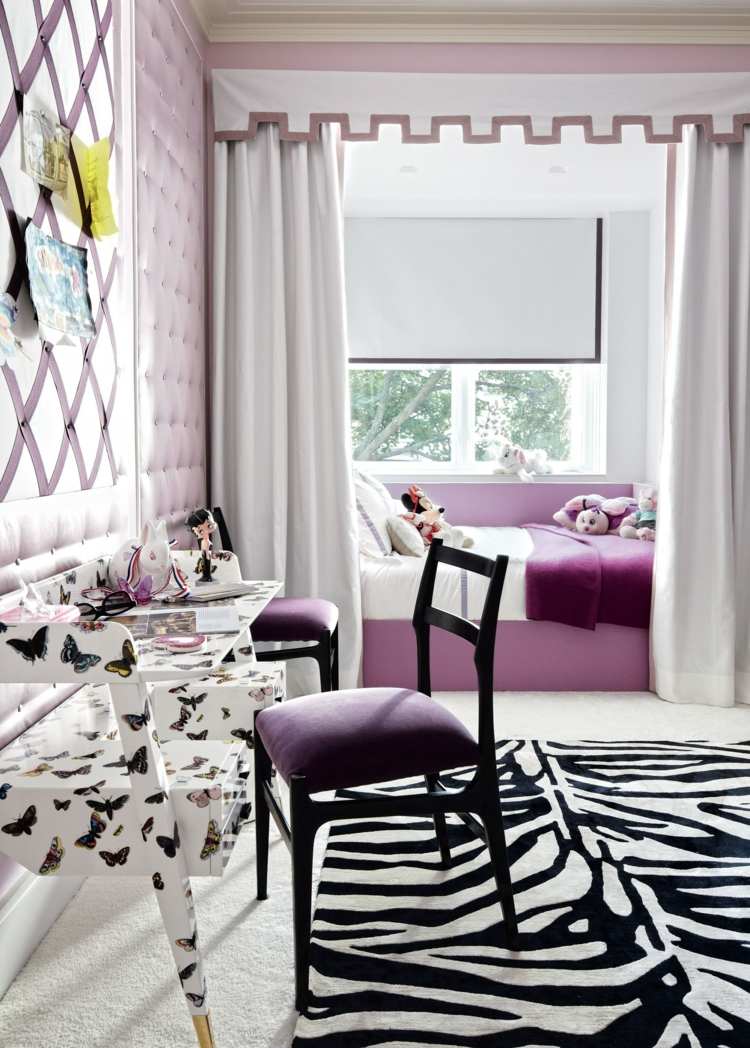 Girl's room idea with a bed niche by the window and pink furnishings