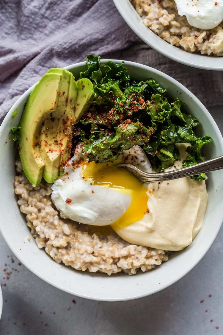 Porridge Herzhaft mit Avocado Frühstücksrezepte mit Eiern kalorienarm