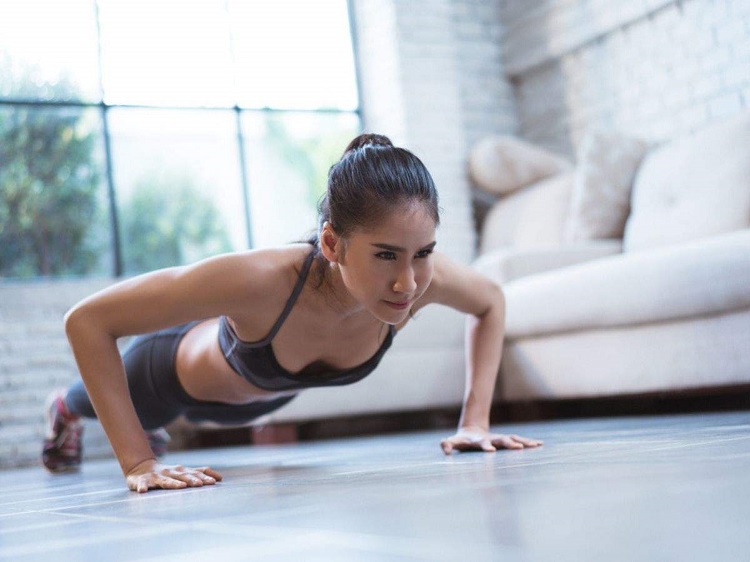 Push-Ups Übung Ausführung was bringen Liegestütze Frauen