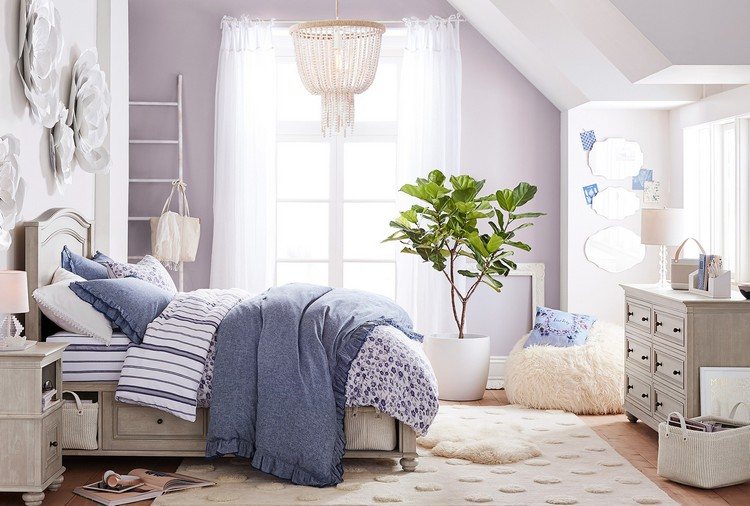 Schlafzimmer mit Wandfarbe Flieder im Boho Stil gestalten