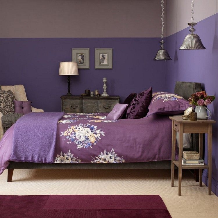 Schlafzimmer mit Wandfarbe Lila in Pastelfarbe mit Grau kombinieren