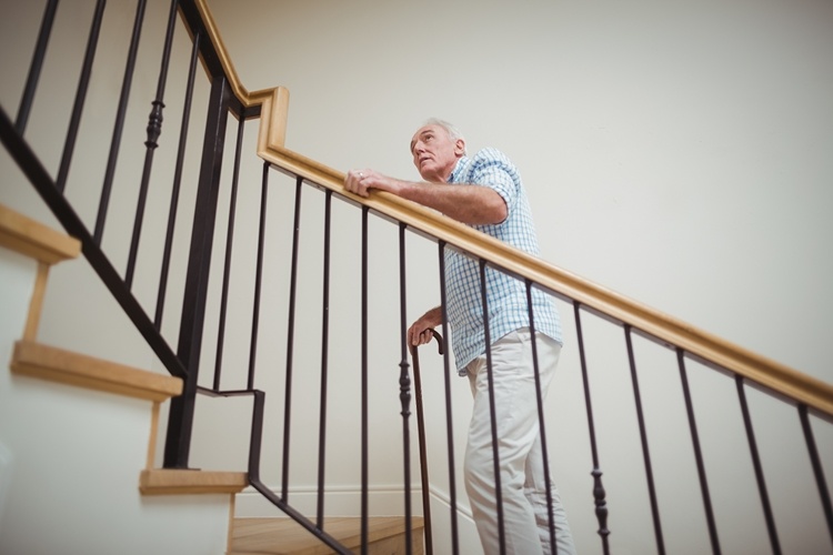 Treppen können im Alter zu einem unüberwindbaren Hindernis werden