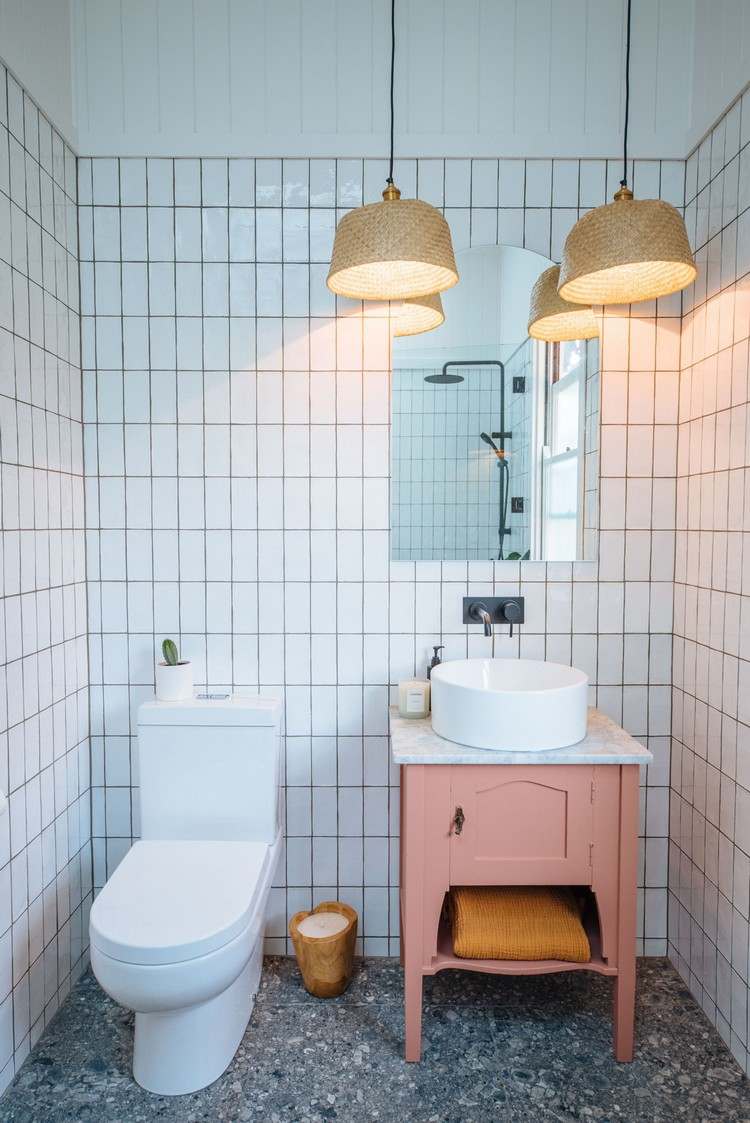 Vintage Badezimmerschrank rosa streichen DIY Ideen für Heimwerker