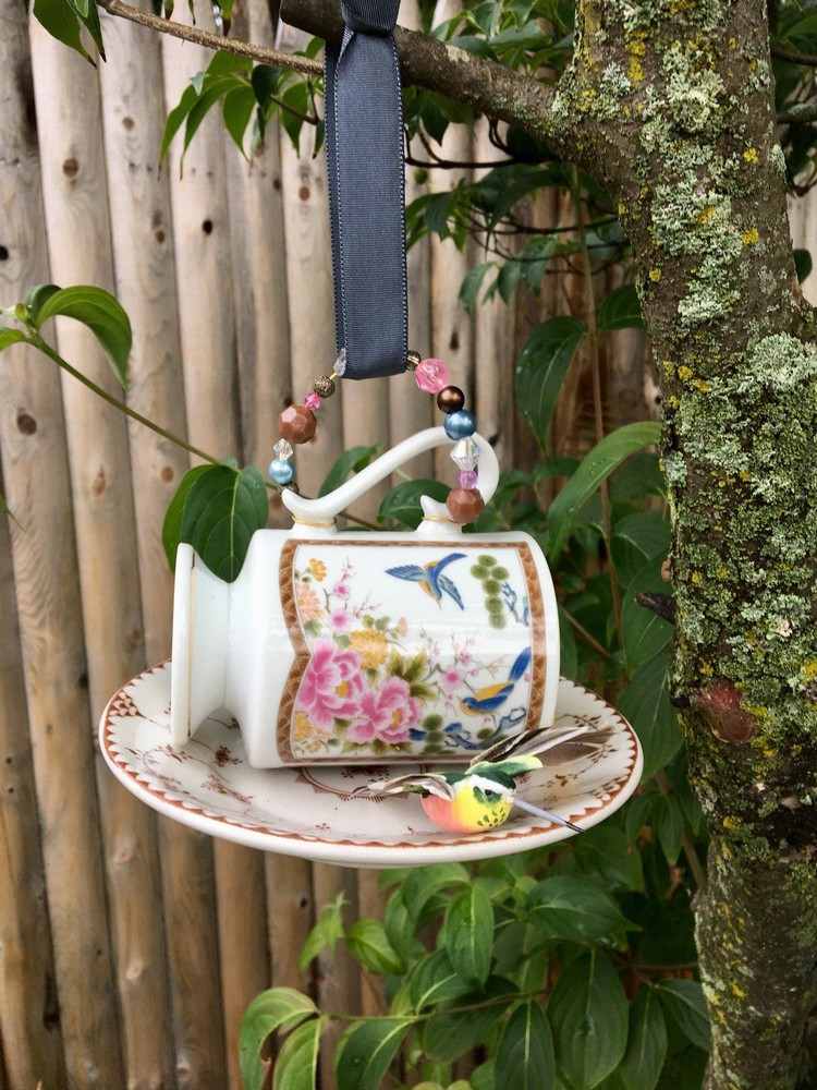 Vintage Gartendeko zum Aufhängen aus Teetasse und Teller