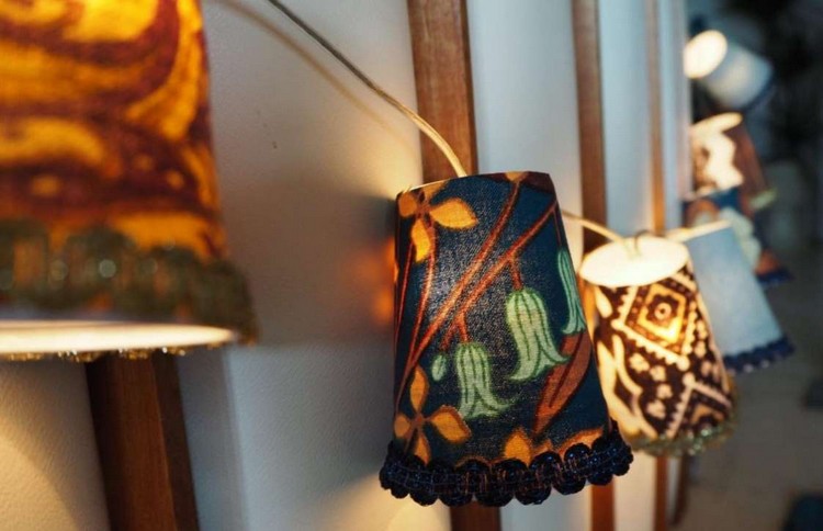 Vintage Lichterkette mit Lampenschirmen aus Stoff selber machen