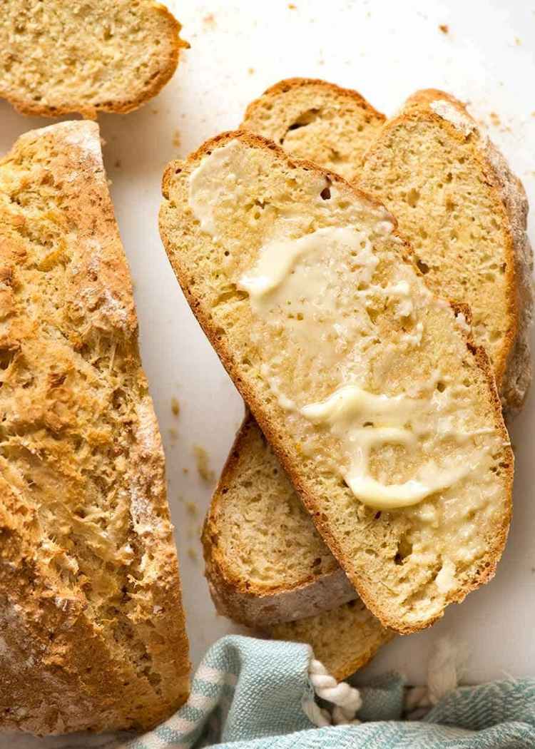 Make soft quark bread yourself and enjoy fresh from the oven