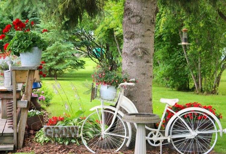 altes Fahrrad bepflanzen rustikale Dekoideen für den Garten
