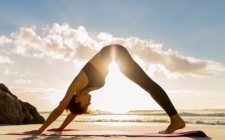 der herabschauende Hund einfache Yoga Pose