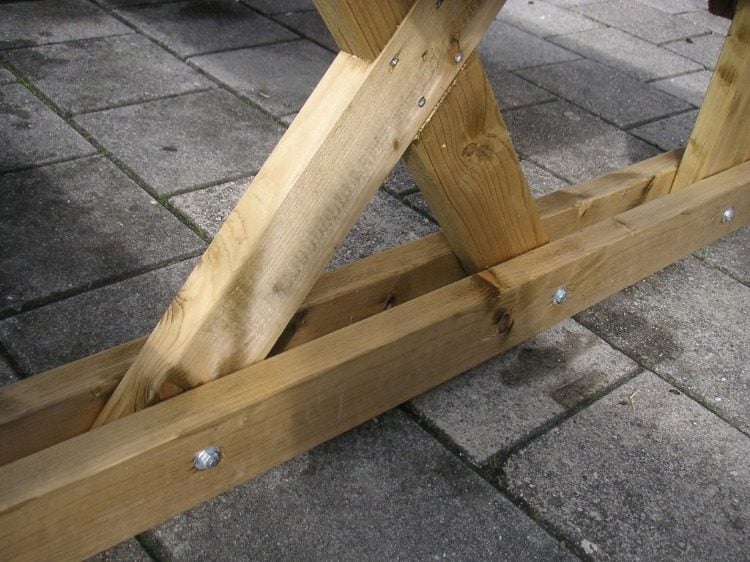 Fasten wooden slats diy garden table with bolts and screws