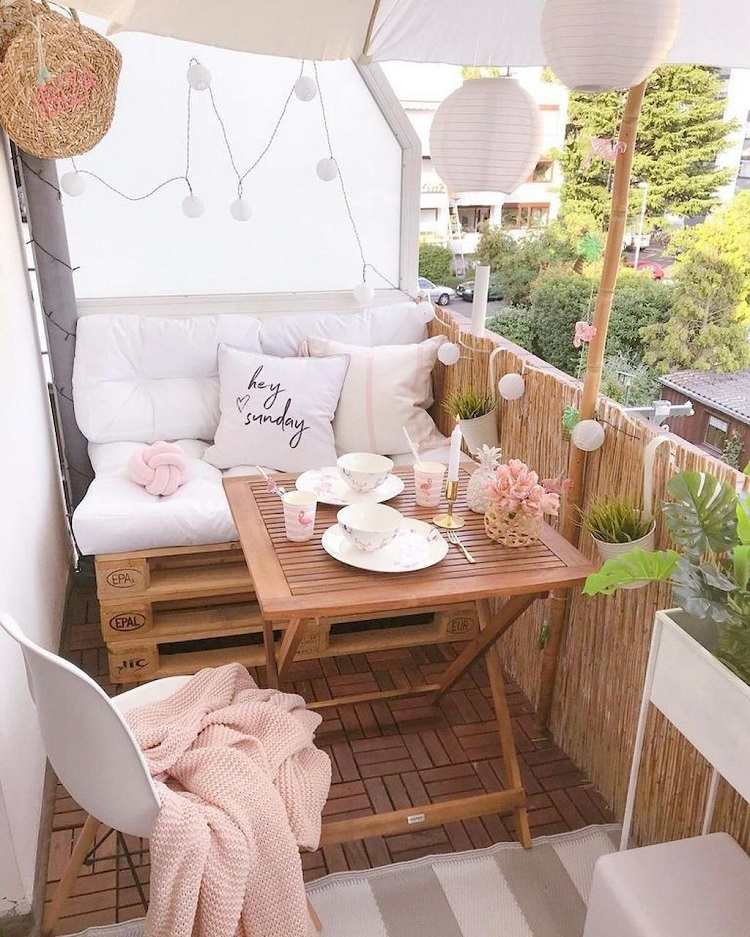 kleine Lounge Ecke Balkon Gestaltungsideen Balkonmöbel Trends