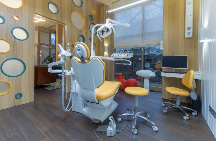 moderne zahnarztpraxis gemütliche atmosphäre gegen angst vor zahnarzt