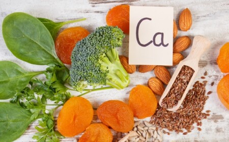 pflanzliche Kalziumquellen für Veganer Trockenfrückte Samen Spinat Brokkoli