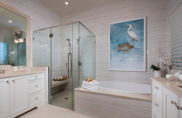 Badezimmer Deko Nordsee Flair mit Muscheln und einem Wandbild