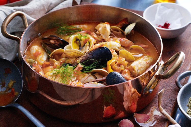 Fischsuppe französische Baouillabaisse kochen mit Safran zubereiten