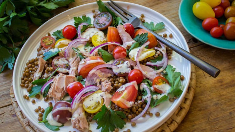 Linsensalat mit Thunfisch und Tomaten und Dressing Ideen für schnelle und einfache Rezepte