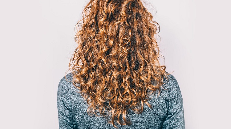 Locken mit Socken selber machen Anleitung Haare stylen ohne Lockenstab Tipps