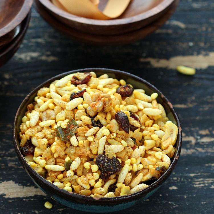 Puffreis selber machen mit Cornflakes Rezept Chivda Fruehstueck aus Indien