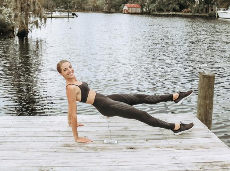 Reverse Plank Übung mit Beinheben Übungen unterer Bauch