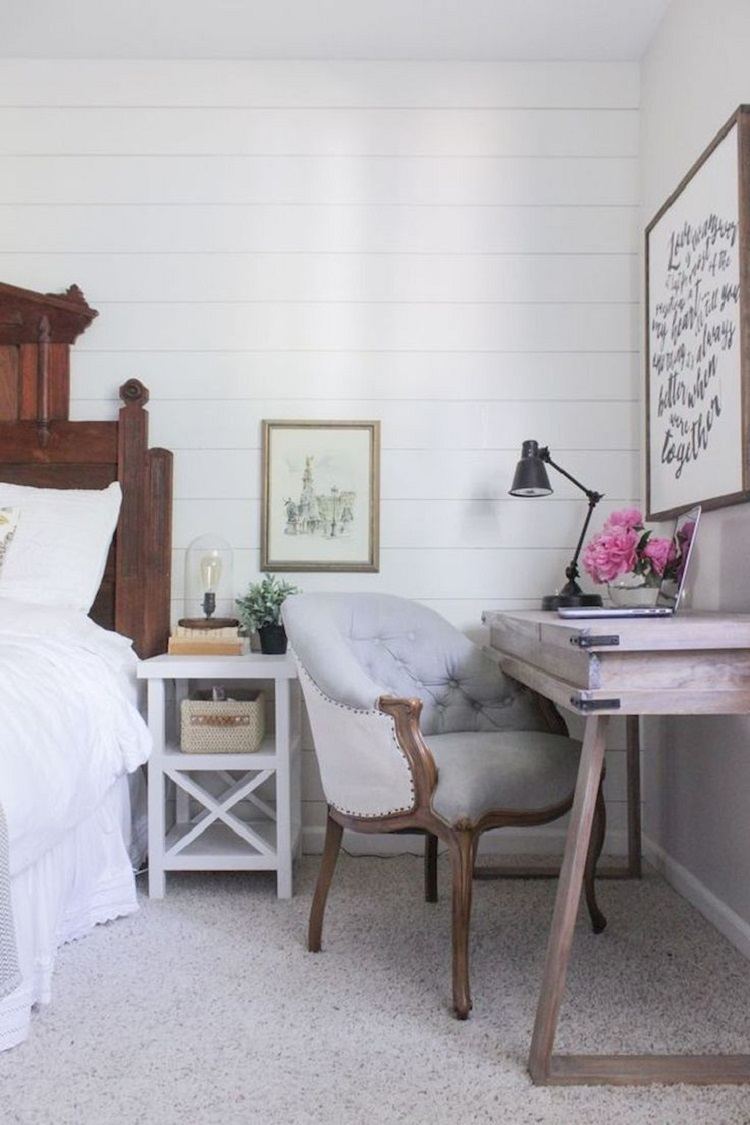Schlafzimmer mit Schreibtisch kleine Wohnung einrichten Tipps skandinavischer Wohnstil Trend