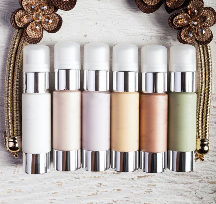 Unreine Haut kaschieren wegschminken mit Make-up-Technik Color Correcting - Concealer in verschiedenen Farben
