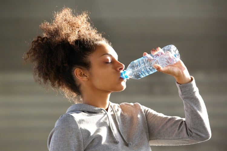 Was tun gegen mundgeruch von low carb mehr wasser trinken