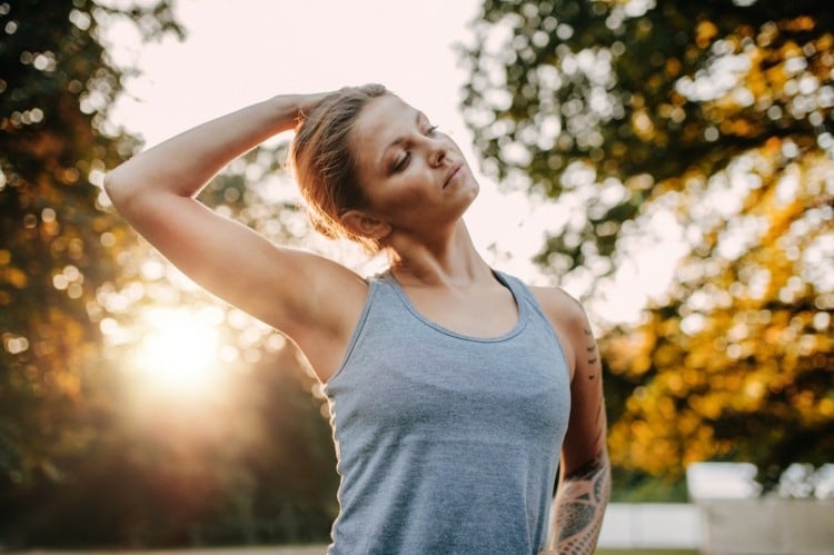 Yoga Training Vorteile welche Übungen bei Nackenschmerzen