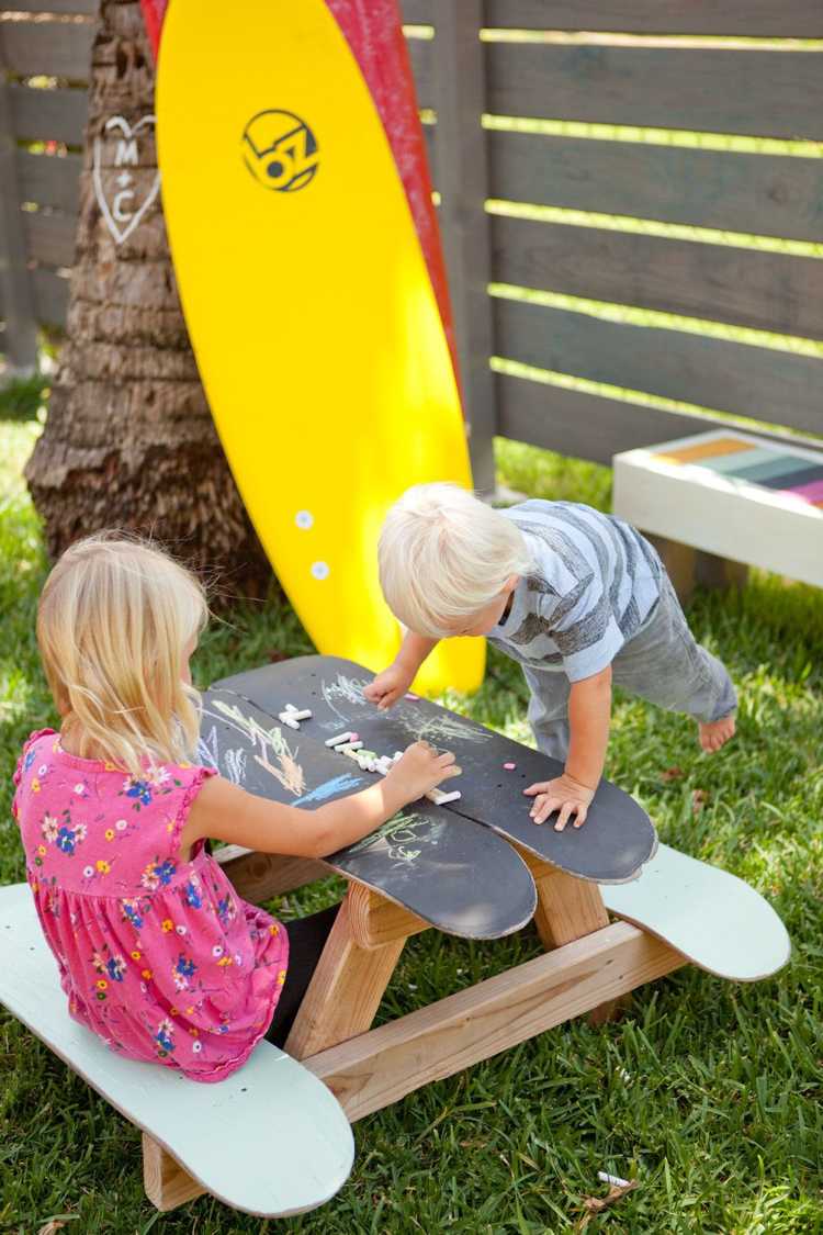 aus alt mach neu Garten Ideen für die Kinder Skateboard wird zum Maltisch