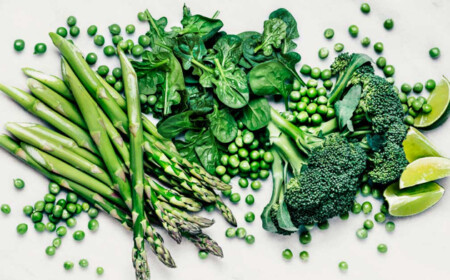 lebensmittel mit viel lutein und zeaxanthin spinat spargel brokkoli erbsen