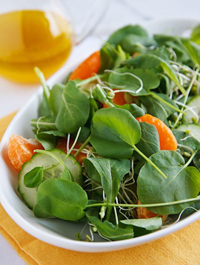proteinreiches gemüse brunnenkresse salat