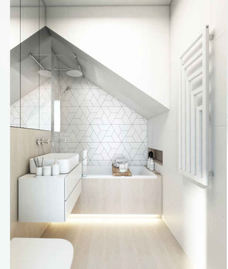 schmales Badezimmer mit Dachschräge in Weiß und hellm Holz - Led Leiste an Badewanne