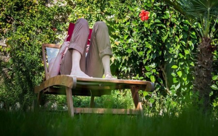 schutz gegen zecken bei menschen durch entsorgung alter gegenstände und rasen mähen