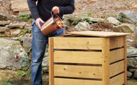 struktur aus holz als sichtschutz und komposthaufen verstecken