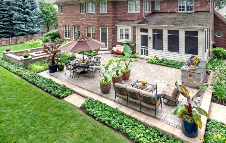 terrassenplatten verwenden als umrandung in kombination mit pflanzen