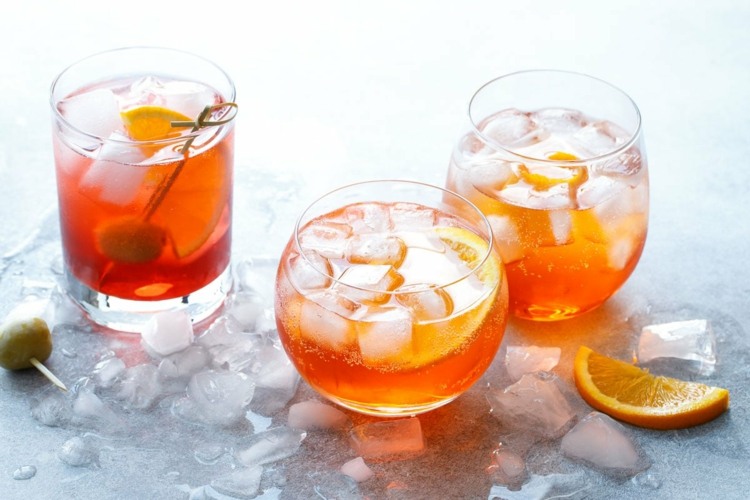 Aperol Spritz Rezept Sommergetränke mit Prosecco einfache Cocktails