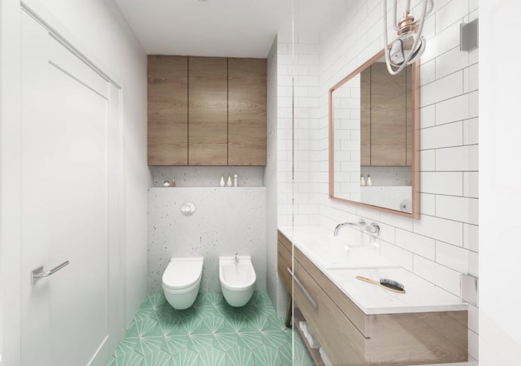 Badezimmer in Weiß und Holz gestaltet mit gemusterten Bodenfliesen in Mintgrün